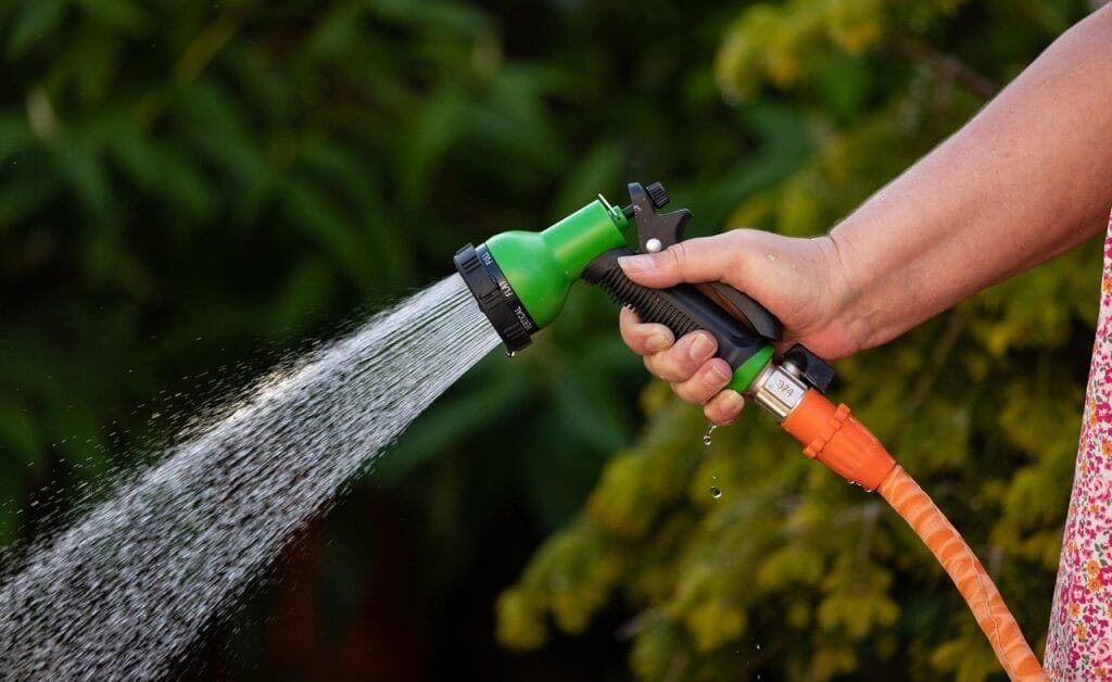 Squeezin' Soaks!: 5 Top Rear-Trigger Hose Nozzles garden hose, water, spray, watering, nature, hose, hose pipe, water spray, closeup